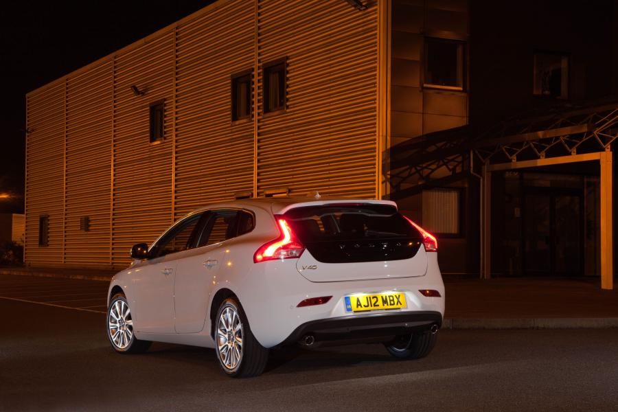  Volvo V40 2012 года  (фото 36 из 183)
